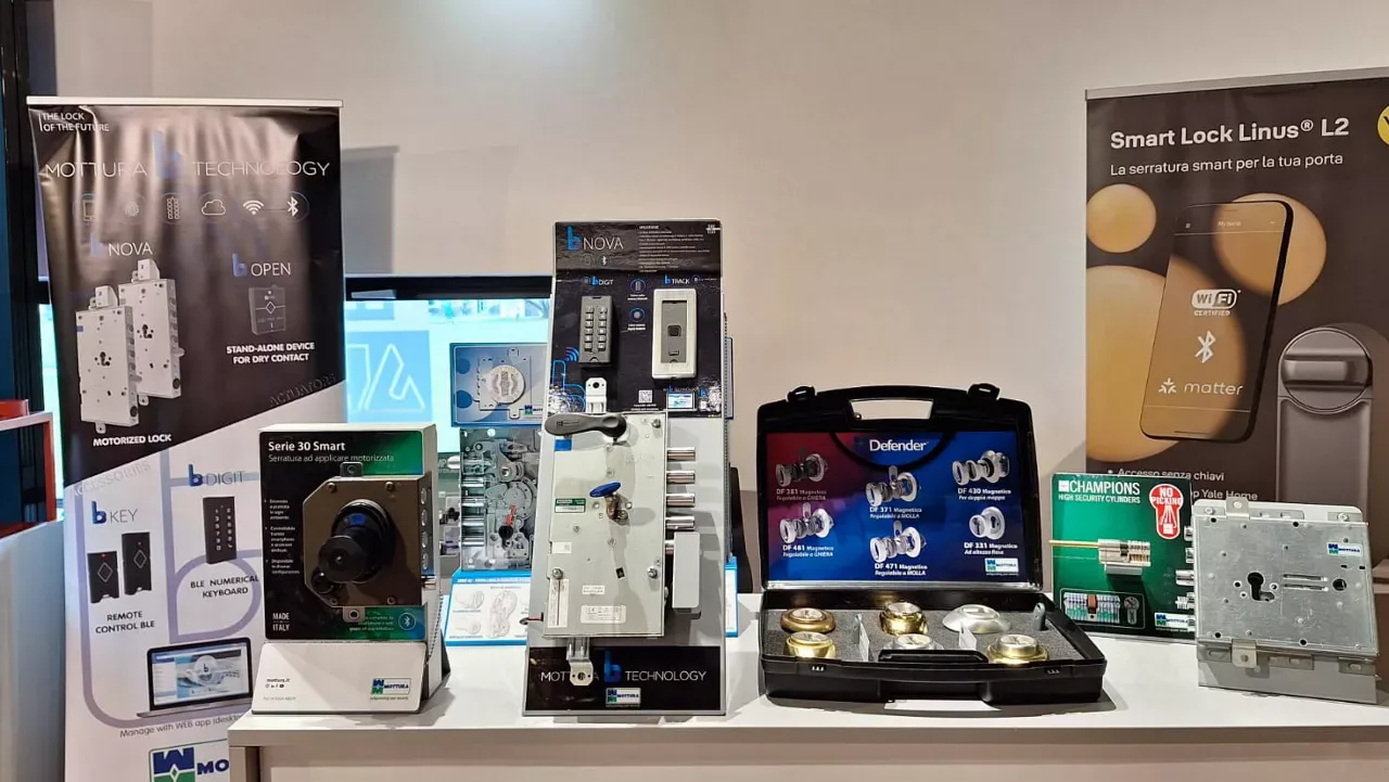 Gamme de serrures, cylindres et coffres Mottura : bTECHNOLOGY, série 30 Smart, Defender et cylindres Champions