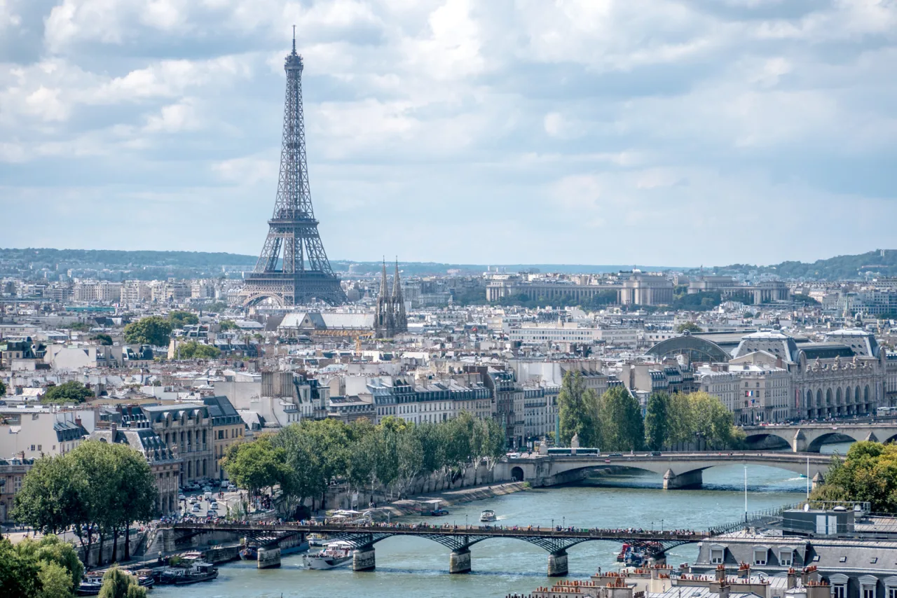 Intervention serrurier en immeuble parisien